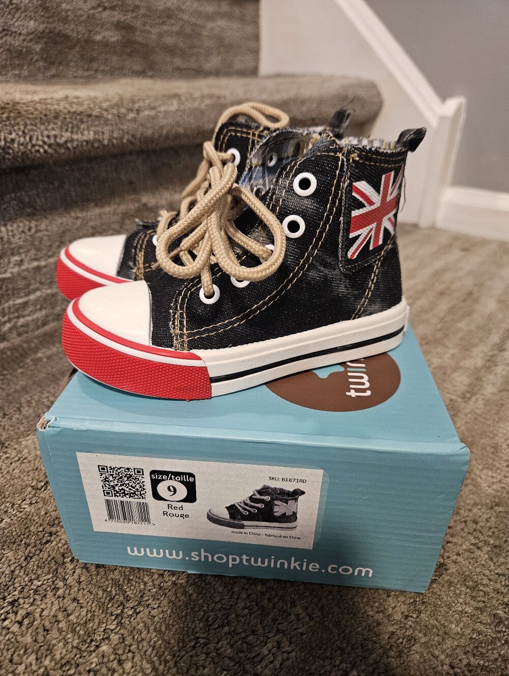 NEW Toddler UK flag sneakers w side zip - size 9c